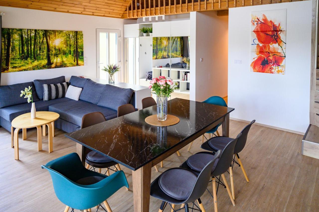 Casa vacanze Koeroes-parti Terasz Vendeghaz *