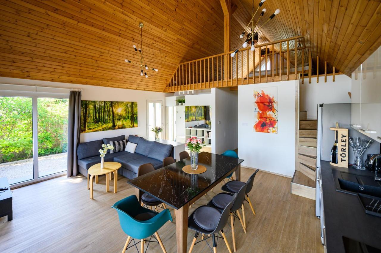 Casa vacanze Koeroes-parti Terasz Vendeghaz